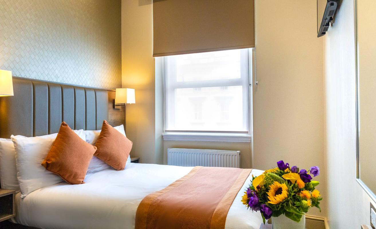 Petite Double Room  Sidney Hotel London Petite Double Room  Sidney Hotel London